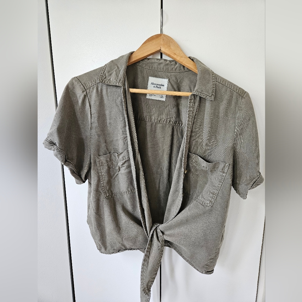 ABERCROMBIE & FITCH Women's Button Front Tie Waist Sage Green Top XL